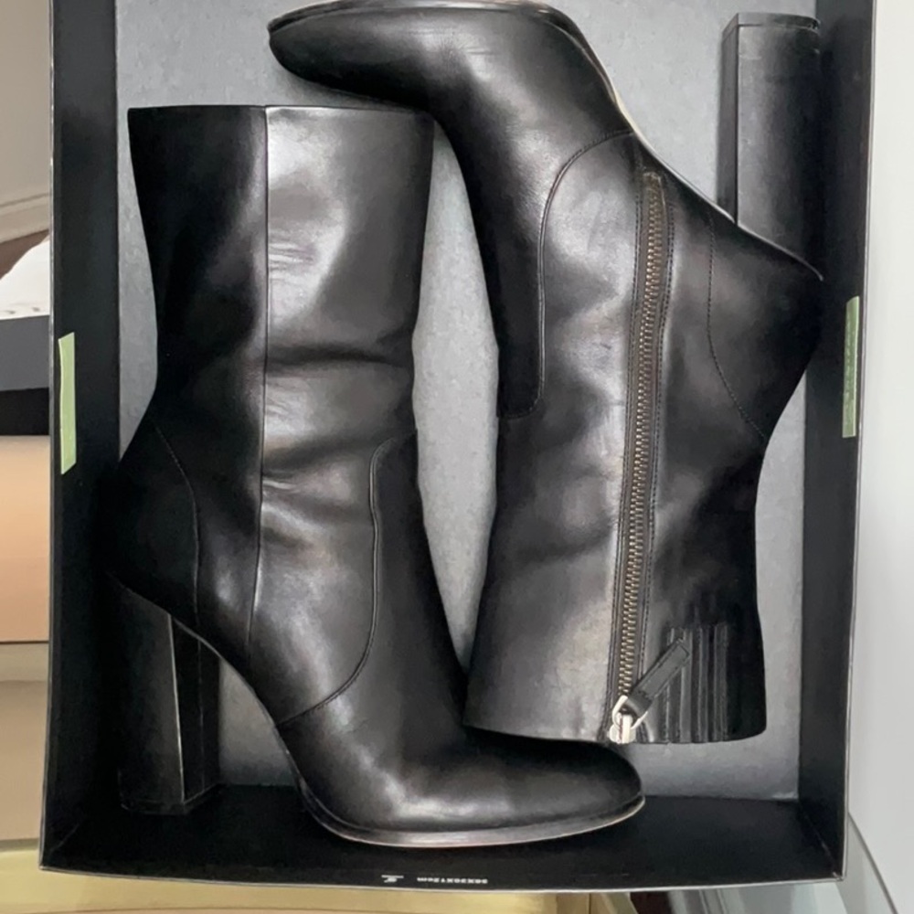 Saks Fifth Avenue Black Leather Calf Boots / Size 8.5M